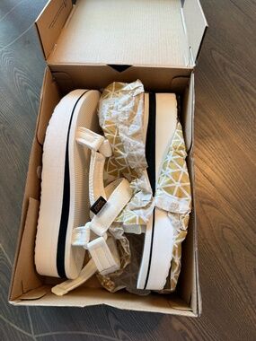 Teva sandals white 10